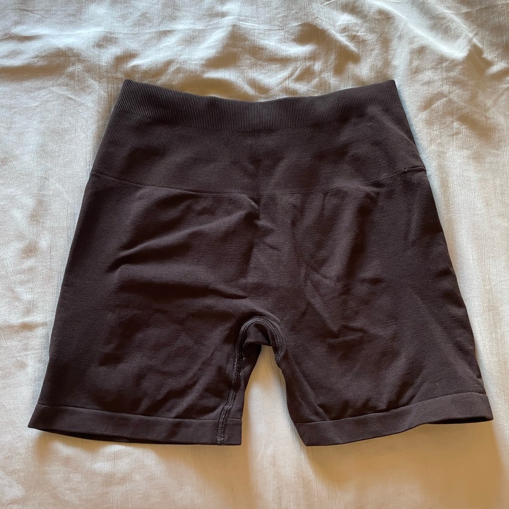Alphalete amplify shorts